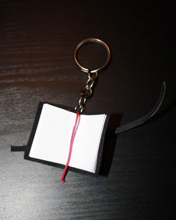 LLAVERO LIBRO
